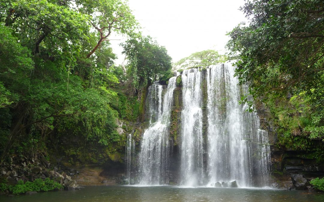 4 MUST SEE WATERFALLS IN COSTA RICA