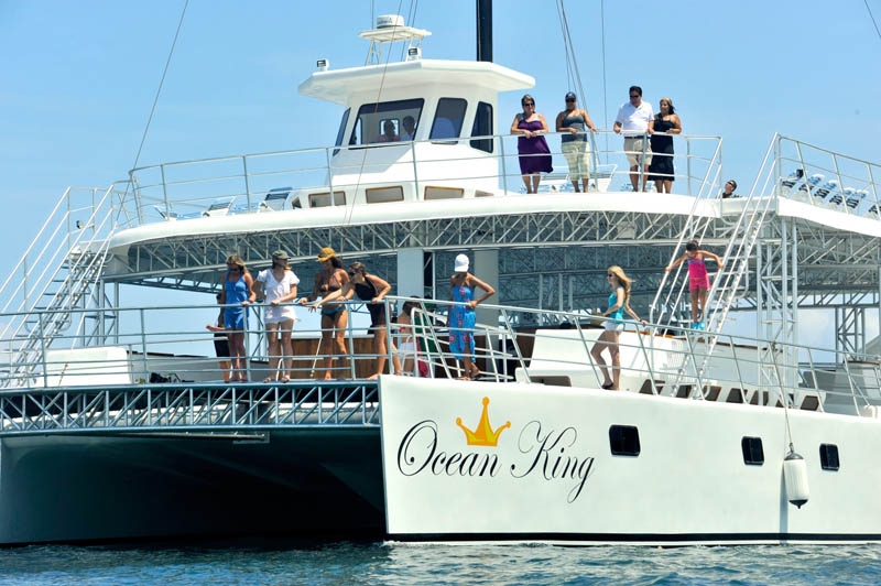 WHY A CATAMARAN TOUR IS THE BEST CHOICE FOR EVERYONE